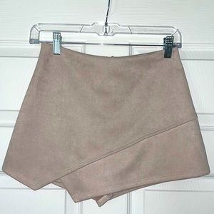 Velvet Skort in beige tan cream size small